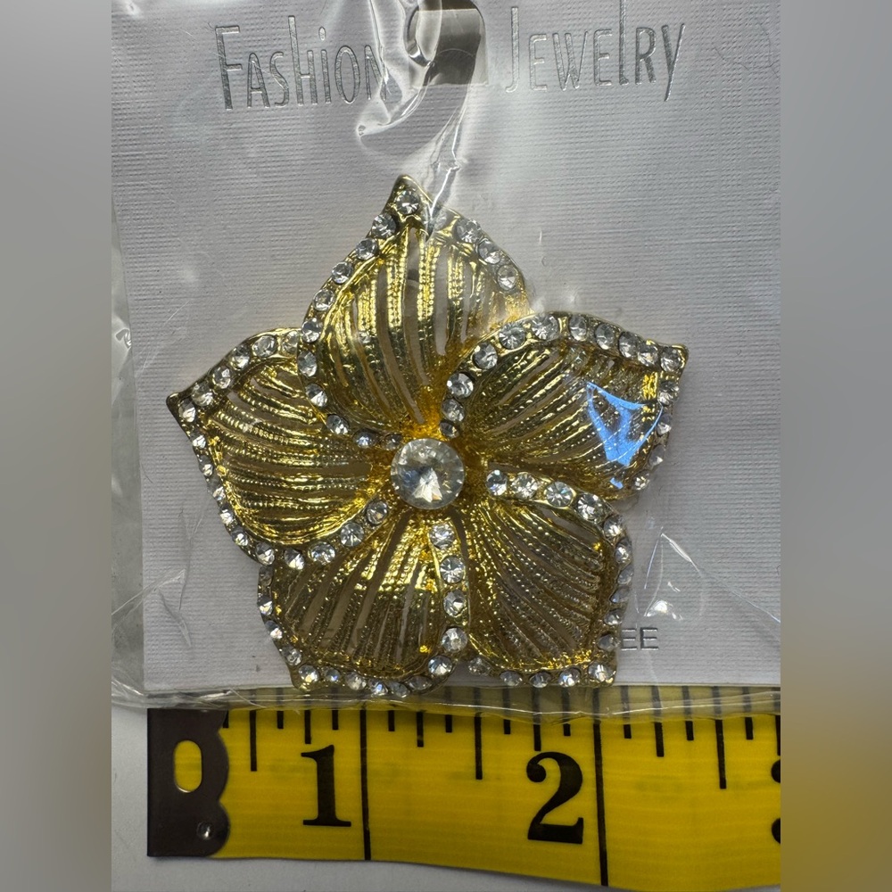 New gold tone flower brooch with rhinestones